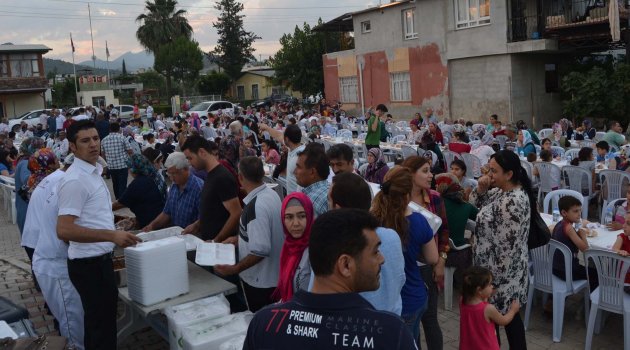 AK Parti Kozan İlçe Teşkilatı’ndan mahallelerde iftar