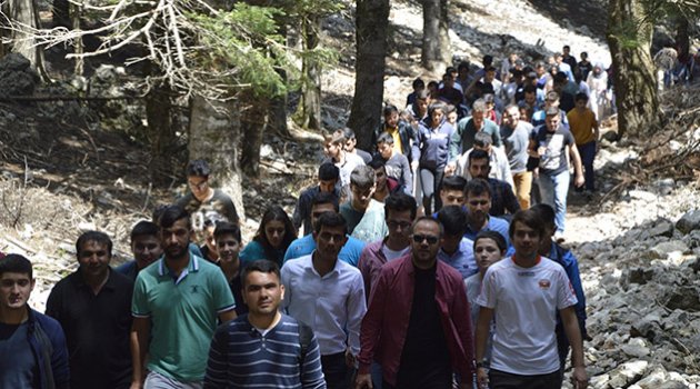 Ak Parti’li gençlerden doğa yürüyüşü