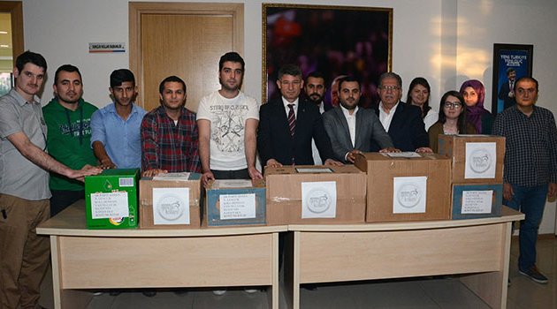 Ak Parti’li gençlerden kitap kampanyası