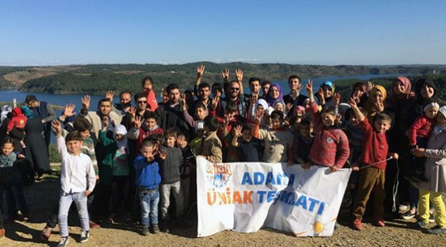 AK Parti’li gençlerden Suriyeli öğrencilere piknik