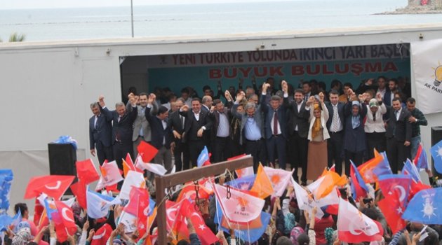 AK Parti milletvekili adaylarını Yumurtalık’ta tanıttı