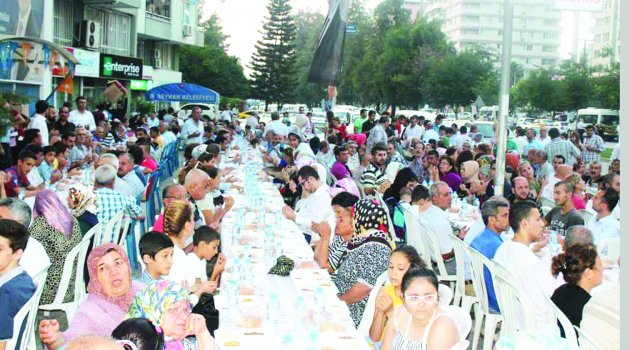 Ak Parti Seyhan İlçe’den iftar yemeği
