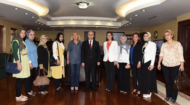 AK Parti Seyhan İlçe Kadın Kolları Vali Demirtaş’ı ziyaret etti