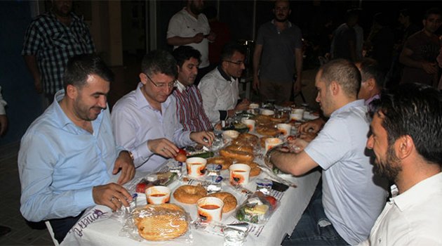 AK Parti Seyhan İlçeden Sahur Programı