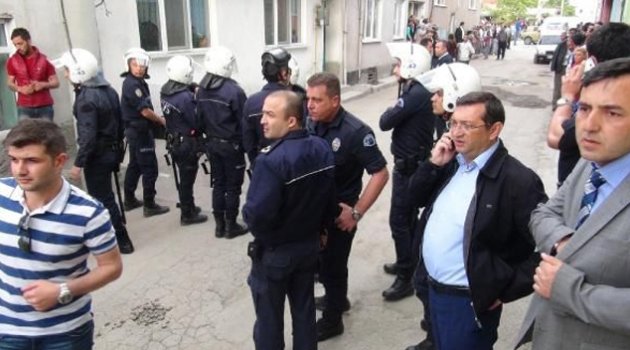 Ak Parti ve CHP'li iki komşunun bayrak asma kavgası