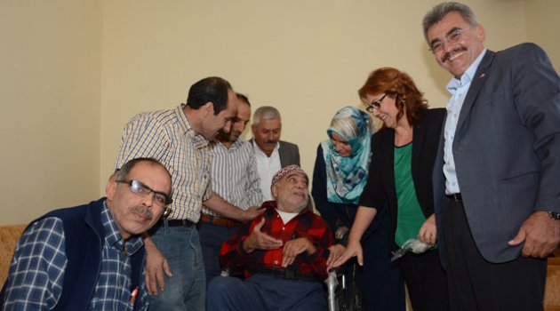 Ak Parti'den 55 engelliye tekerlekli sandalye