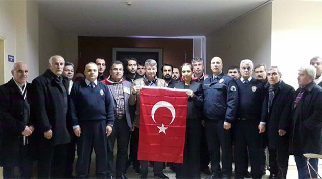 AK Parti'den görevi başındaki polise ziyaret
