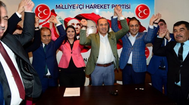 Ak Parti'den istifa etti MHP'ye geçti