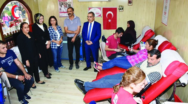 AK Partili kadınlar kan bağışında bulundu