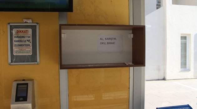 Akıllı duraklar kitaplarla donatıldı