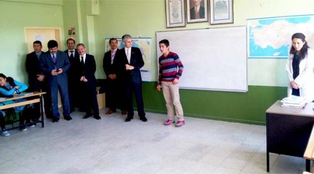 Akpınar, Yumurtalık’taki okulları gezdi