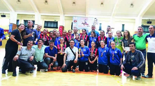 Alkışlar Lütfiye Ayşe  Baytok Ortaokulu’na