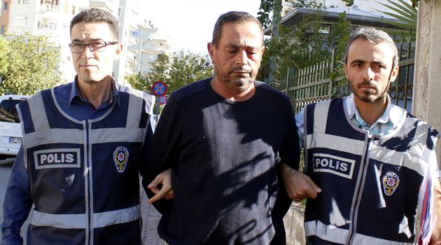 Alkollü baba eşini ve kızını öldürdü