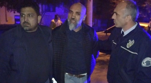 Alkollü sürücü polis aracına çarptı