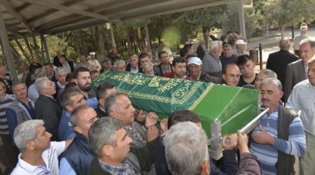 Almanya'da polis kurşunuyla ölen Türk, Adana'da toprağa verildi