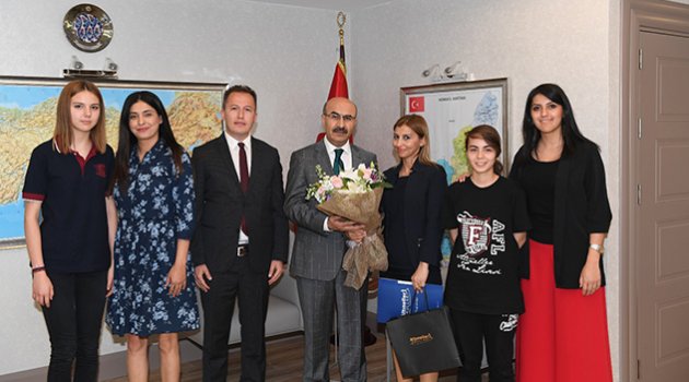 Altıneller’e Vali’den övgü