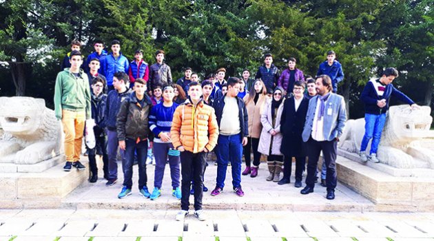 Altıneller öğrencileri Anıtkabir ziyaretinde