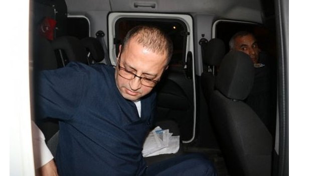 Ambulans Gecikince Doktoru Zorla Ambulansa Bindirdi