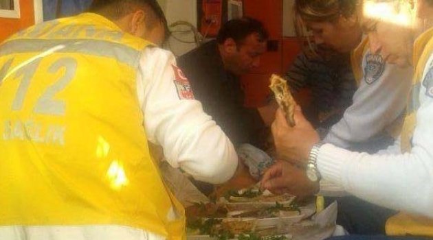 Ambulansta lahmacun ziyafeti