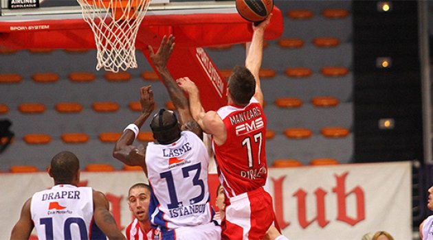 Anadolu Efes son çeyrekte yıkıldı!