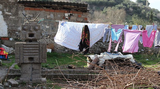 Android logosunun atasına çamaşır astılar