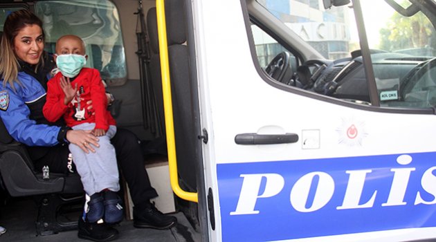 Anne şefkati yılın polisi yaptı