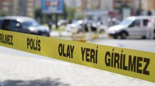 Anne ve babasını balkondan attı