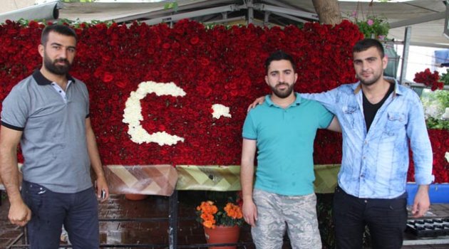 Anneler çiçeklerin kalbinde