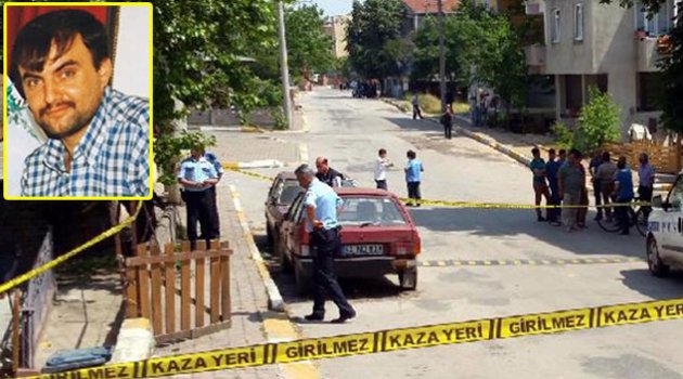 Annesinden ayrılan babasını öldürdü