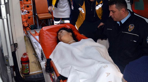 Annesini 6 yerinden bıçakladı