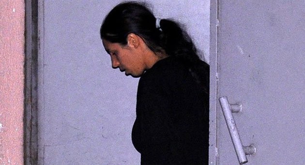 Annesini öldüren kıza 20 yıl hapis