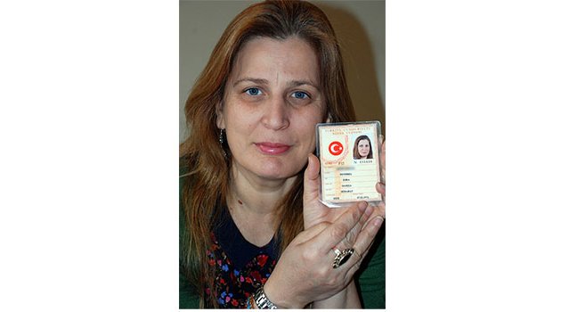 Annesini ölmeden tanımak istiyor