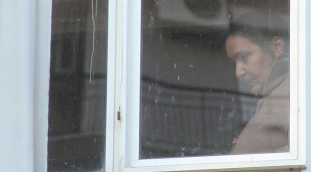 Annesini ziyarete geldi kanlar içinde cesedini buldu