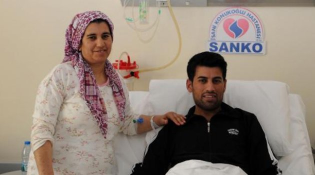 Annesinin böbreğiyle sağlığına kavuştu