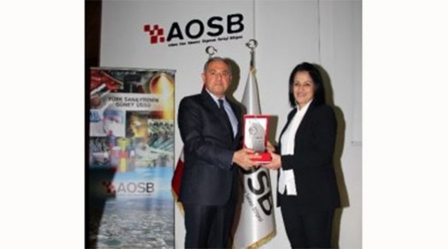 AOSB’den Kıdemli Personele Plaket