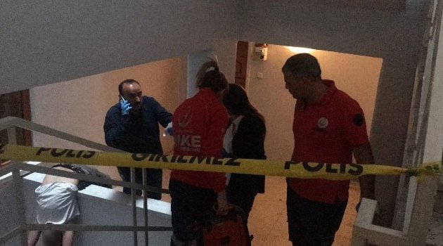 Apartman boşluğunda ceset bulundu