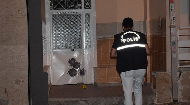 Apartmana pompalı tüfekle ateş açtılar!