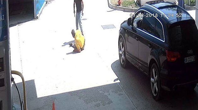 Arabasını yıkamayan lastikçiyi öldürdü