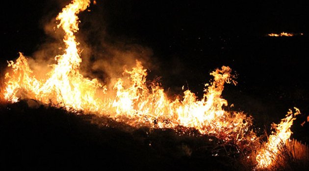 Araç alev topuna döndü, vatandaş bomba sandı