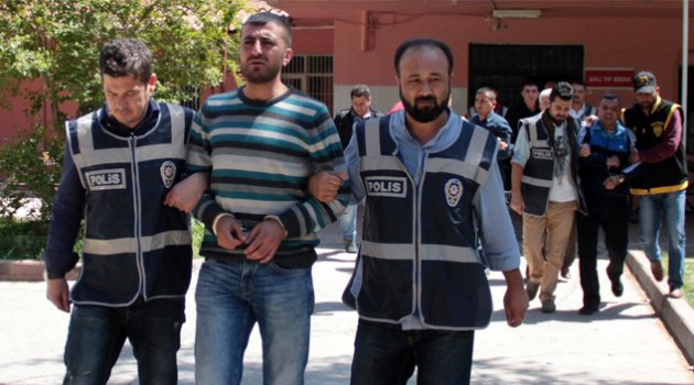 Araçları kundakladılar, güvenlik kamerasından yakalandılar