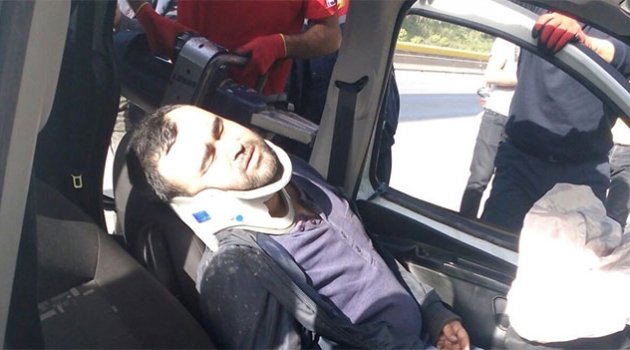Araçta sıkışan sürücü itfaiye tarafından kurtarıldı