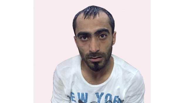 Aranan uyuşturucu satıcısı 1.5 kilo esrarla yakalandı
