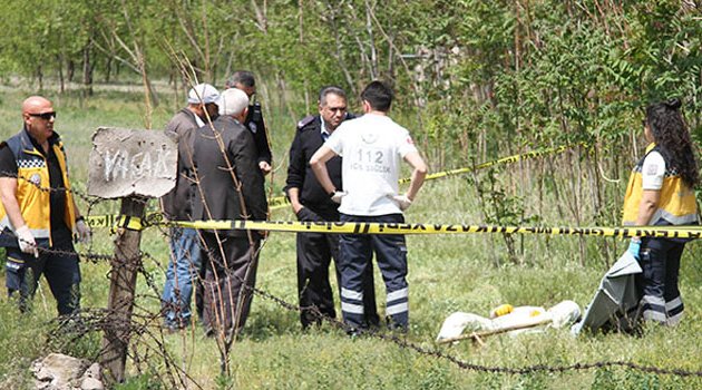 Arazisinde öğrenciler tarafından ölü bulundu