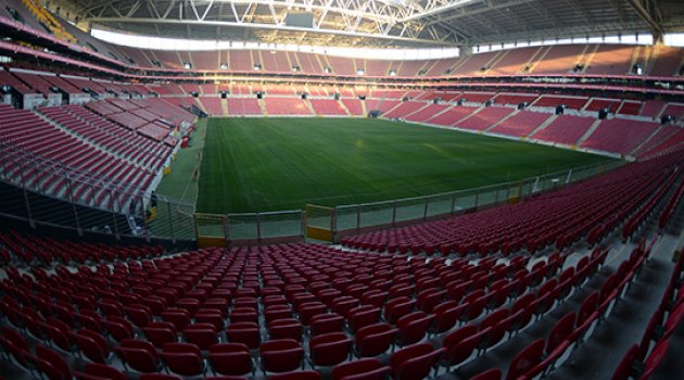 Arena'da tribünler boş kaldı
