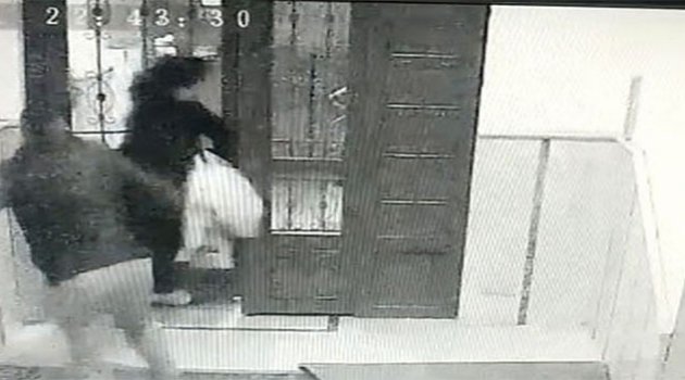 Arkadaşının karısına satırla saldırdı
