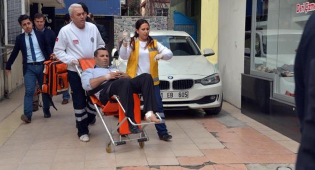Arkadaşının tabancasını inceleyen polis kendini vurdu
