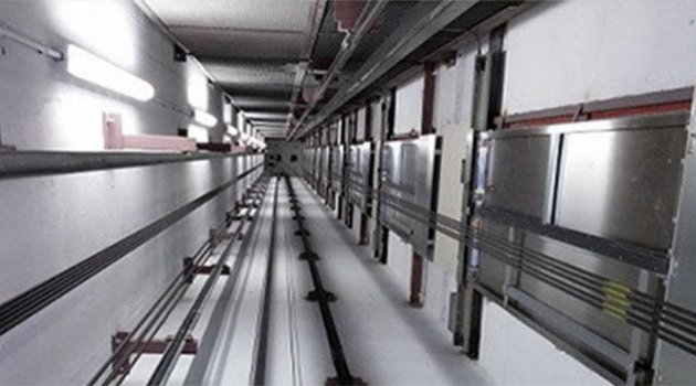 Asansörün  çelik halatı  koptu  yaralılar var