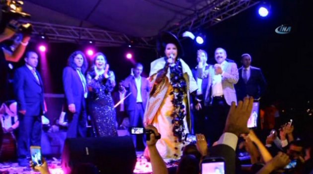 Aşiret sünnetinde Bülent Ersoy için deve kestiler!