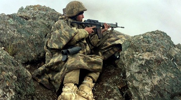 Askeri aracın geçişi sırasında patlama: 3 yaralı