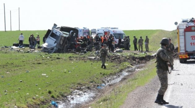 Askeri aracın geçişi sırasında patlama